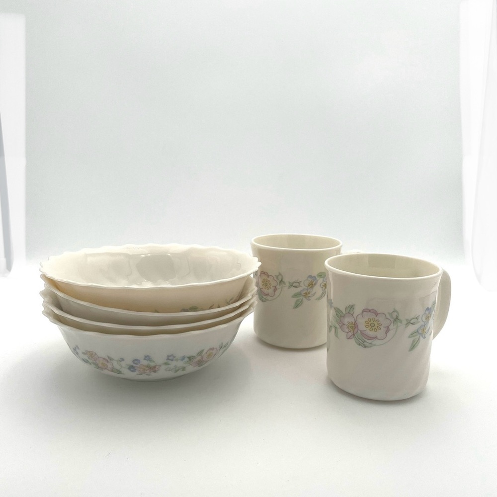 Vintage Arcopal France Floral CHAMPETRE PATTERN  6.25" 4 Soup Bowls & 2 Tea Cups